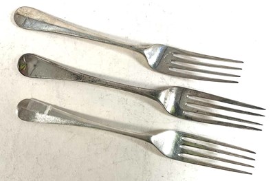 Lot 556 - T COX SAVORY; a George IV hallmarked silver...