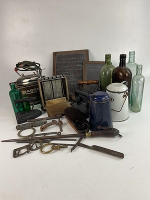 Lot 1406 - A mixed collectors' lot including glass...