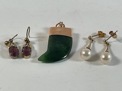 Lot 488 - A pair of 9ct yellow gold cultured pearl drop...