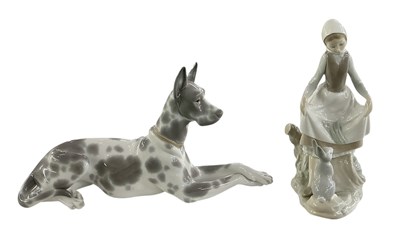 Lot 598 - LLADRÓ; a porcelain figure a recumbent Great...