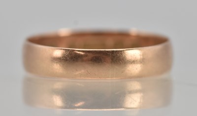 Lot 1304 - A 9ct yellow gold band ring, size P, approx 1.6g.
