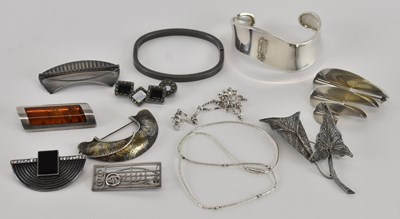 Lot 1482 - A group of 925 silver jewellery comprising a...