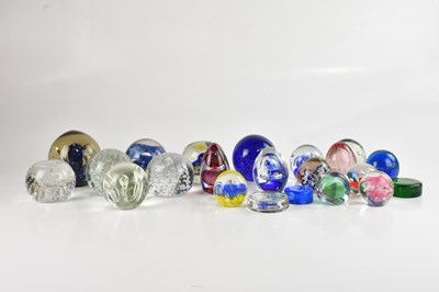 Lot 343 - A large collection of assorted glass...
