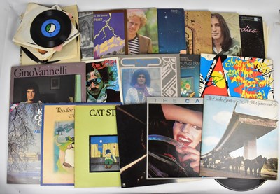 Lot 252 - A mixed lot of albums and singles to include...
