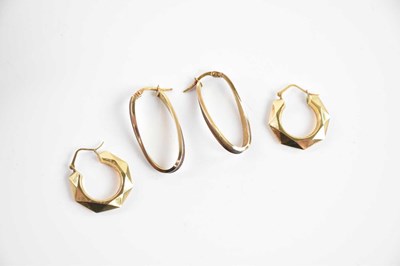 Lot 1556 - Two pairs of 9ct yellow gold hoop earrings,...