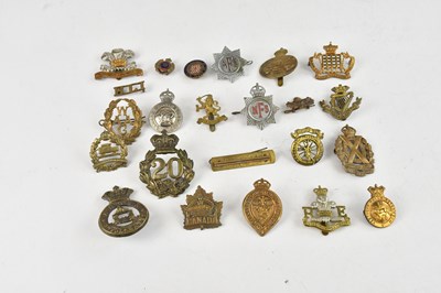 Lot 550 - A small collection of assorted military cap...