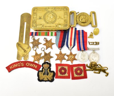 Lot 356 - A collection of WWI and WWII militaria and...