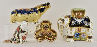 Lot 578 - ROYAL CROWN DERBY; three Imari decorated...