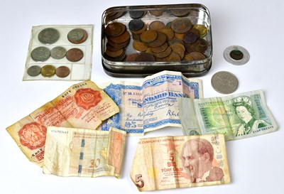 Lot 655 - A quantity of various coinage, to include...