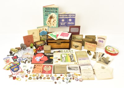 Lot 311 - A group of mixed collectables,with some...