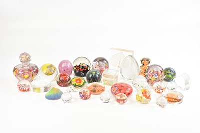 Lot 1599 - A collection of assorted decorative...