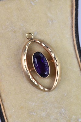 Lot 400 - A 9ct yellow gold and amethyst set pendant of...