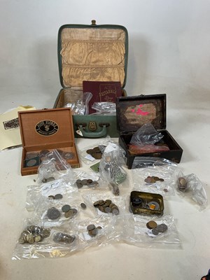 Lot 502 - A quantity of coins, including commemorative...