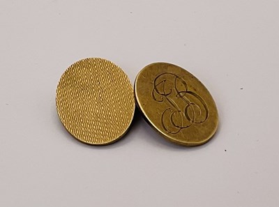 Lot 474 - A single 9ct gold cufflink, 5.3g.