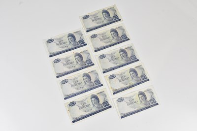 Lot 697 - A collection of New Zealand $10 bank notes (9).