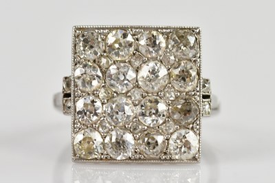 Lot 468 - An Art Deco platinum diamond set twenty-five...