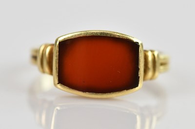 Lot 545 - A yellow metal and hardstone set signet ring,...