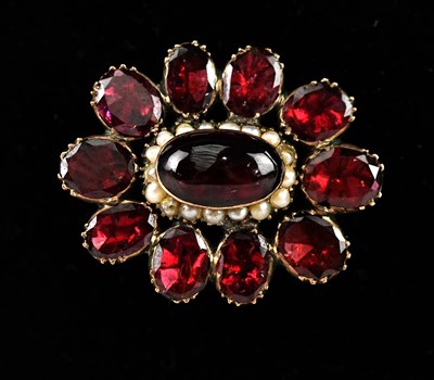 Lot 183 - A Victorian yellow metal garnet set cluster...