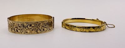 Lot 500 - A 9ct rolled gold scroll engraved hinged...