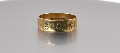 Lot 493 - A 9ct yellow gold wedding band with engraved...