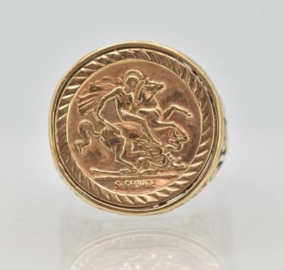 Lot 1268 - A 9ct yellow gold signet ring, with faux...