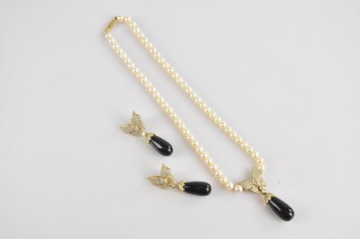 Lot 286 - A yellow metal diamond, onyx and pearl three...