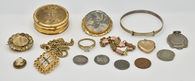 Lot 1486 - Various items of costume jewellery, including...