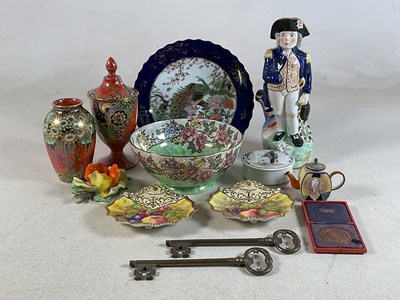 Lot 260 - A group of decorative ceramics including a...