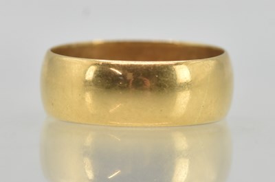 Lot 1201 - An 18ct yellow gold wedding band, size P,...