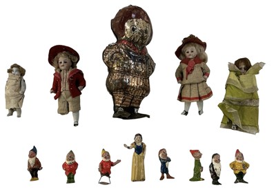 Lot 451 - A small quantity of vintage toys, comprising...