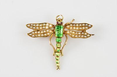 Lot 185 - A yellow metal novelty brooch formed as a...