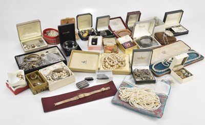 Lot 706 - A collection of Victorian and later silver and...