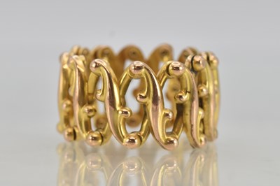 Lot 1461 - A 9ct yellow gold expanding pincer movement...