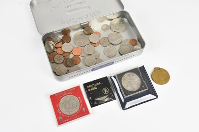 Lot 726 - A small selection of assorted coins and a WWI...