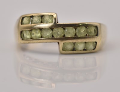 Lot 480 - A 9ct yellow gold and green chrysoberyl ring,...