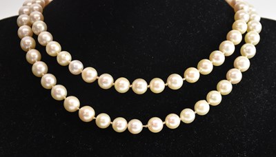 Lot 1453 - A late 19th/early 20th century single strand...