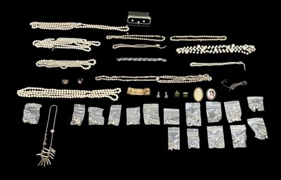 Lot 1487 - A large quantity of assorted costume jewellery...