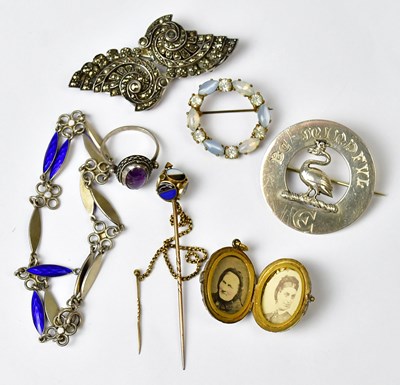 Lot 858 - A group of jewellery, comprising a yellow...