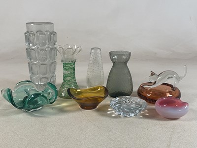Lot 175 - A quantity of decorative glassware, including...