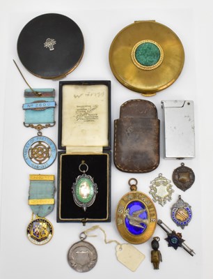 Lot 322 - A group of mixed collectables including...