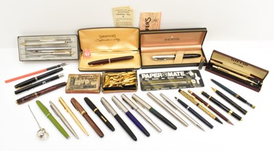 Lot 316 - A large quantity of various fountain pens...