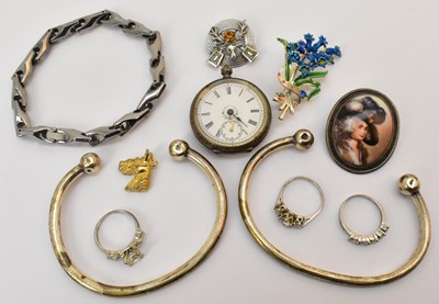 Lot 1515 - Various items of costume jewellery including...