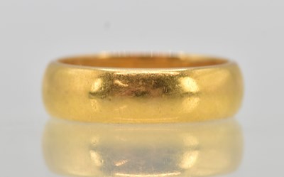 Lot 1180 - A 22ct yellow gold heavy wedding band ring,...