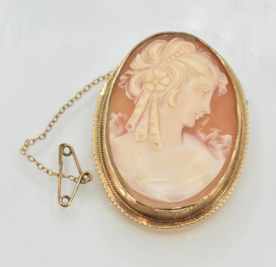 Lot 1429 - A 9ct yellow gold mounted cameo brooch, with...