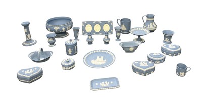 Lot 618 - WEDGWOOD; a collection of blue and white...