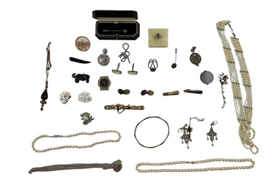 Lot 1497 - A small quantity of assorted costume jewellery...