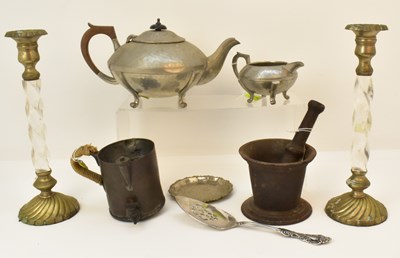 Lot 481 - Various items of collectible metalware...