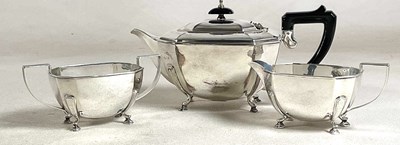 Lot 527 - FRANCIS HOWARD LTD; an Elizabeth II hallmarked...