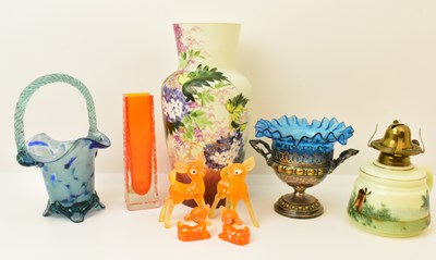 Lot 245 - Various items of vintage and art glass, to...
