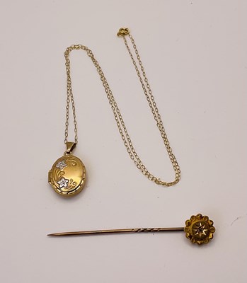 Lot 499 - A 9ct yellow gold oval pendant on fine link...